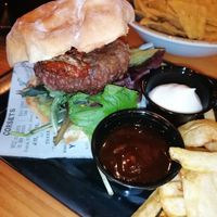 Hamburguesa vegana at El Ojopatio in Malaga