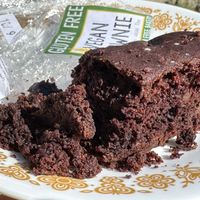 Certified Gluten Free Vegan Brownie from Amaranth Bakery.

Ingredients:
Cannelini beans, chickpeas, AGFB flour blend (brown rice, white rice, tapioca, potato, xanthan gum… more)  at Prince Street Cafe in Lancaster