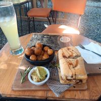 Sandwich el vegano con criollitas y guacamole. at La Civeta & el Elefante - Café in Medellin