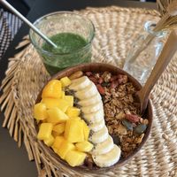 Mango bowl and green smoothie with spirulina and spinache   at Açaï & You - Rue Dauphine in Paris