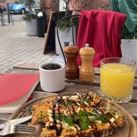 Möhrenstulle und Orangensaft   at Café Heimelig in Frankfurt