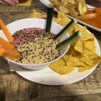 HUMMUS & PINK HUMMUS + CRUDITÉS  at Milana Beerhouse Paraíso in Valladolid