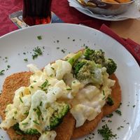 Schnitzel "Dörthe" mit Kroketten - wenig Soße, nicht so würzig at Kum-Luk am Nordstrand in Dahme