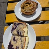 Kardamom-Schnecke (lecker!), Blaubeerkuchen at Sansa in Malmo
