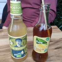 Bamboe rietjes! at Surfside Poké in Maastricht