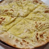 Cheesy garlic bread at Mani's in Faro