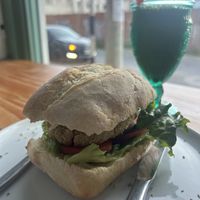 Sandwich de seitan con frappe matcha  at Canttú in Huaraz