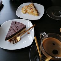 Rhubarb cake and chocolate tarte at Café Mitanand in Regensburg