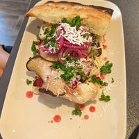 Focaccia mit Austernpilzen und "Parmesan" at Café Mitanand in Regensburg