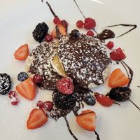 Vegan pancakes with chocolate and fresh fruit at Pasticceria Regina in Como
