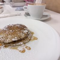 Cappuccino & pancakes with maple syrup   at Pasticceria Regina in Como
