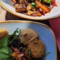 De wok en de Falafel salade at Urban Café in Beernem