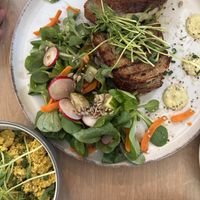 Grilled Cheese und Scrambled tofu   at Easy Peasy in Berlin