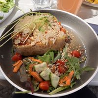 Kartoffel gefüllt mit Bolognese und getoppt mit Sauerkraut  at Easy Peasy in Berlin