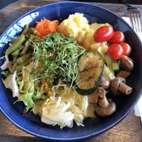 Salad (2,5€/100g) => 14€  at Falcon Marktrestaurant in Soelden