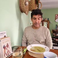 Comida e livros at Amora Silvestre in Castelo Branco