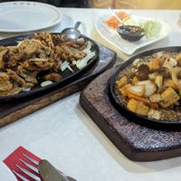 Links vegane Ente, rechts brutzelnder Tofu😋 at Hong Kong in Fuerteventura