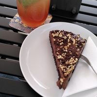 Rhabarber-Minzen-Limonade und Schokotorte! at Odins Haddeby in Busdorf