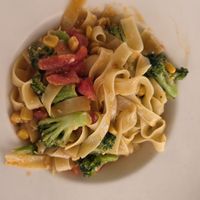 Pasta mit Brokkoli, mais,knoblauch und Tomaten at Dede in Marmaris