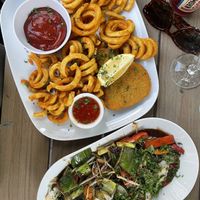 Veganes Gemüseschnitzel, Potato Twister, Wokgemüse mit Ketchup & Süß Sauer Soße   at Schnitzel-Point in Detmold