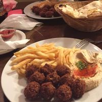 falafel heaven at Hummus Bar - Oktober in Budapest