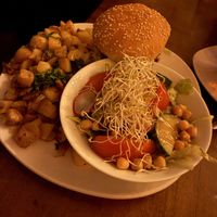 Vegane Burger, Bratkartoffeln und Salat  at Hotel Galactica in Muenster