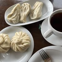 Хинкали с грибами (сверху) и хинкали с картофелем (снизу)  at Chinebuli in Gori