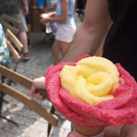 Helado Mandarina y Frambuesa at Amorino in Carcassonne