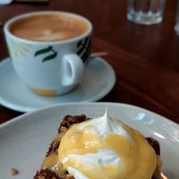 Brownie y cafe con licor 43 (recomiendo pedirlo con un toque de leche) at Distrito Vegano Invernadero in Madrid