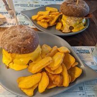 burgers at Distrito Vegano Invernadero in Madrid