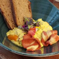 English breakfast at Distrito Vegano Invernadero in Madrid