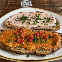 Muhammara y hummus toast  at Distrito Vegano Invernadero in Madrid