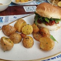 Main  / Burger of the month: Nonna Smash Burger at Distrito Vegano Invernadero in Madrid