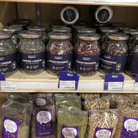 Hülsenfrüchte im Mehrwegglas (grüne Linsen 5,49€/430g, 4,99€/380g)  at Naturata - City in Cologne