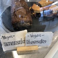 Vegane Nussecken und Bananenbrot   at moxxa.caffè in Cologne