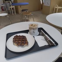 I had a vegan peanut creme latte and a chocolate croffle at Nuldam Space - 널담은공간 경복궁점 in Seoul