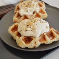 Croffles with peanut cream (meringue) at Nuldam Space - 널담은공간 경복궁점 in Seoul