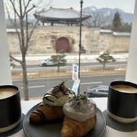 Sesame croissant, matcha croissant, coffees #Veganuary at Nuldam Space - 널담은공간 경복궁점 in Seoul