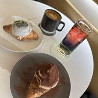 Sesame croissant, chocolate croissant, coffee and special ade #Veganuary at Nuldam Space - 널담은공간 경복궁점 in Seoul