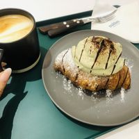 Cafe Latte & Matcha Cream Croissant 💚  at Nuldam Space - 널담은공간 경복궁점 in Seoul