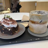 Brownie and black sesame latte   at Nuldam Space - 널담은공간 경복궁점 in Seoul