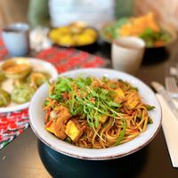 Hauptgericht und Mo Mos  at Dalbhat in Berlin