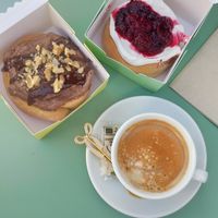 Cinnamon rolls and coffee at Puravita Vegan  in Estepona
