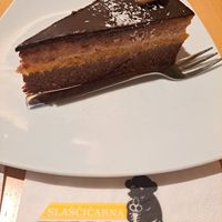 Vegan raw cake at Confectionery Zima in Radovljica