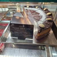 Vegan dessert at Confectionery Zima in Radovljica