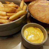 Hummus hero Burger at Daintree in Kempten
