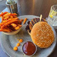 Süßkartoffelpommes mit Barbecue Dip at Twist Hoch2 in Donaueschingen