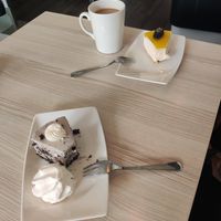 Vegan oreo and mango at Cake House Café in Tampere