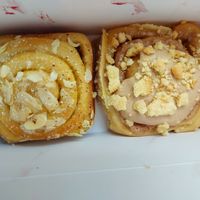 Bienenstich and Bueno at Cinnamood in Cologne