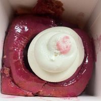 Red velvet Erdbeere  at Cinnamood in Cologne